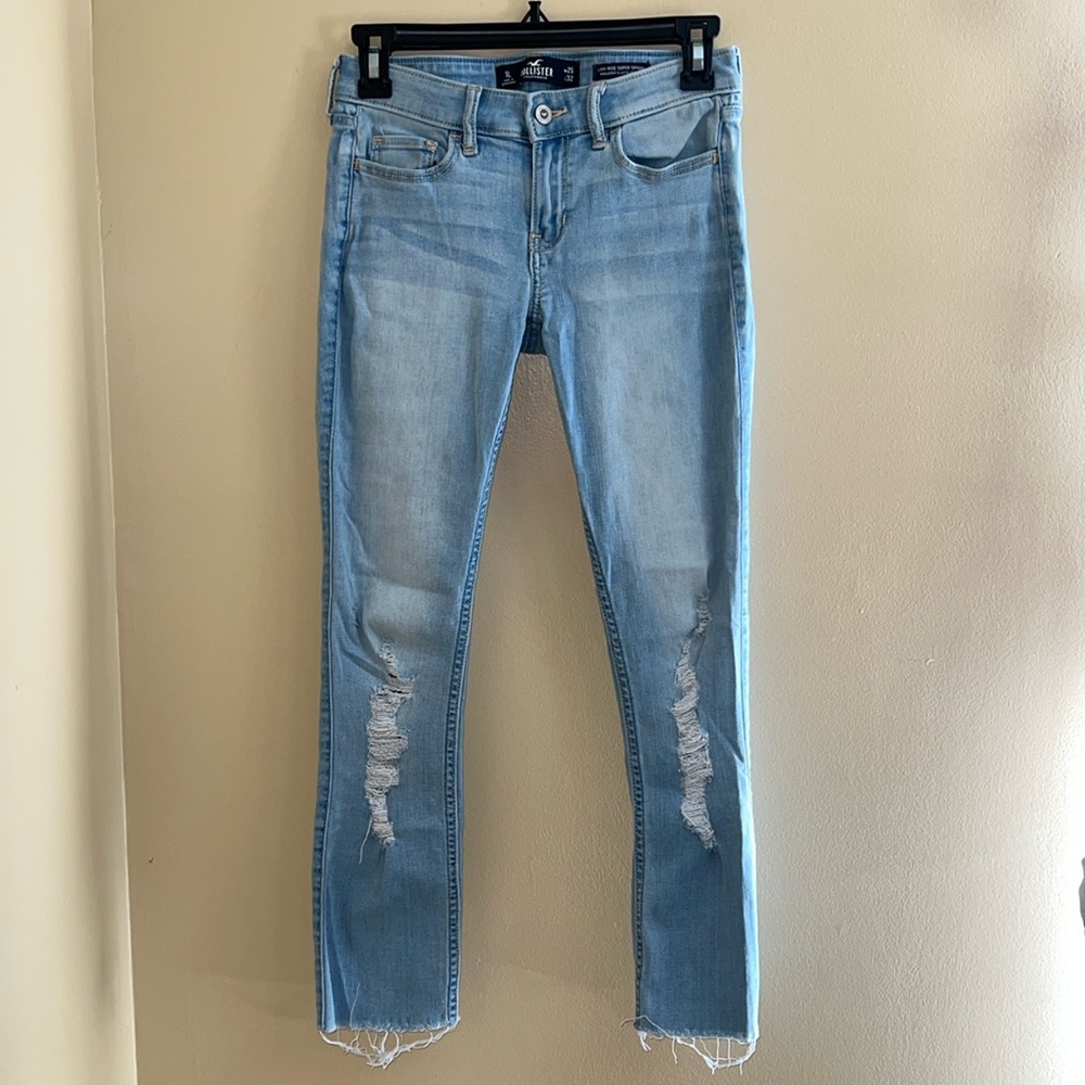 Women’s Hollister Low-Rise Supper Skinny
Classic Stretch
Size 1L